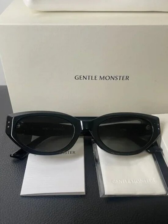 Gentle Monster Black Oval Sunglasses Gold Logo Chic It-Girl Style main image 9